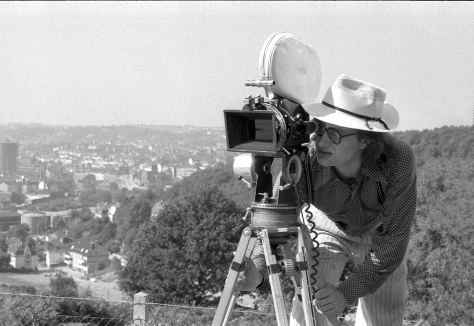 Wim Wenders na planie filmu "Alicja w miastach" (1974)